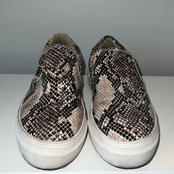 Shoes - Picture 2 of 6